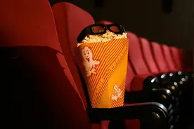 国庆档，高开低走图片