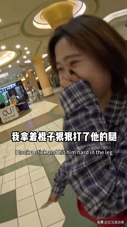 威武！俩中国女生埃及游，与当地5人互殴，完胜后获围观者竖拇指