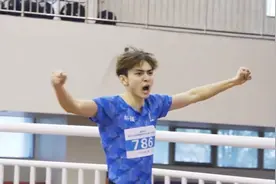 人民日报关注！18岁新星大爆发，400米破全国纪录，怒吼脱衣庆祝图片