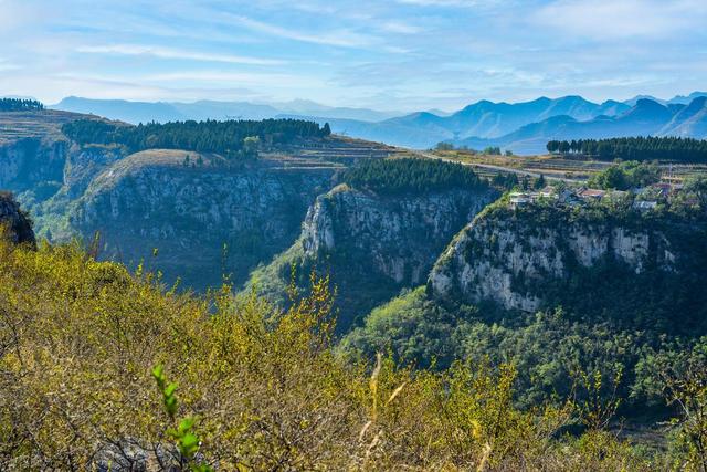 山东这座“悬崖古村”藏不住了！建在百米峭壁上，俯瞰齐鲁山河