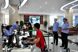 新车提回家，能继续用旧车车牌吗？车管所：满足3个条件，就可以图片