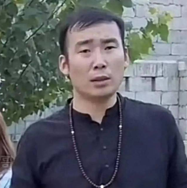 宣布退网！中国男子在巴铁8年，花千万扶贫，妻儿出事后无奈回国