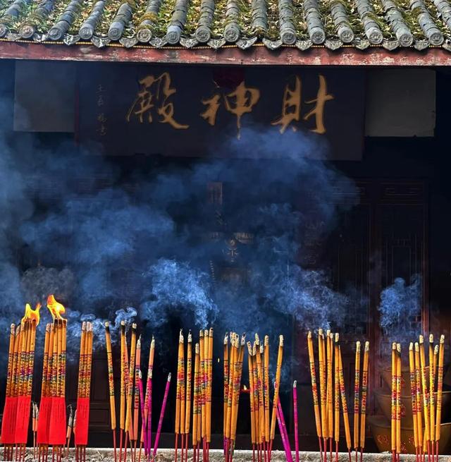 今日“财神节”，牢记：1不洗，2不睡，3不倒，4要吃，正确接财神
