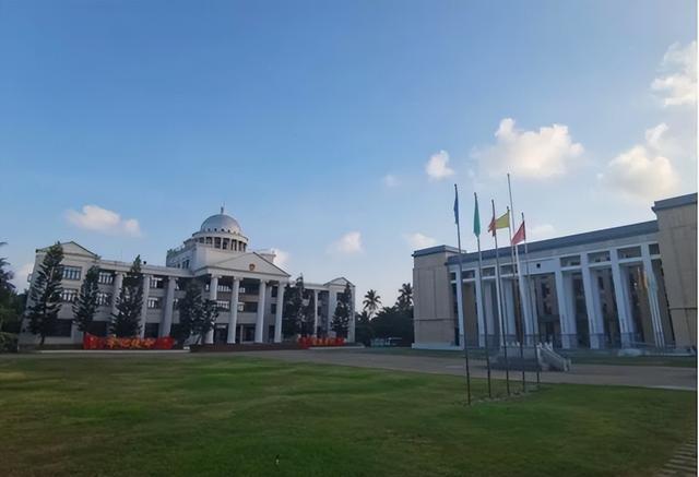 中国唯一禁止外国人进入的城市：坐拥4个机场，上学免费，住房仅1元，风景比马代更美