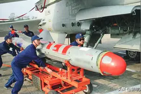 精确打击王牌，AKF98A对地导弹，追赶欧美，到底有多强悍？图片