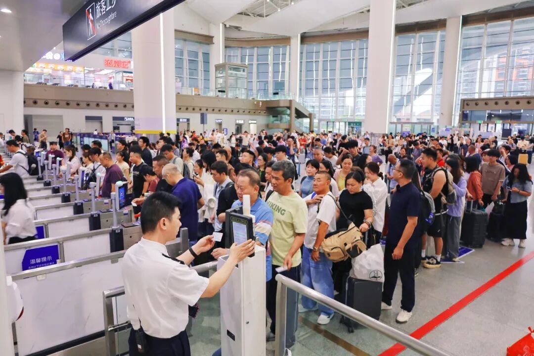 “空中”换乘!这个镇的高铁站酷似宇宙飞船