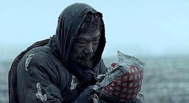 土匪马玉仁洗劫小镇，掳走几十个姑娘，却被国共双方共同认作英雄