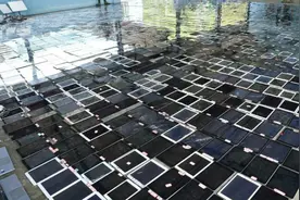 缅甸丛林里的"电诈工厂"：地方武装突袭检查，端掉一跨国电诈窝点图片