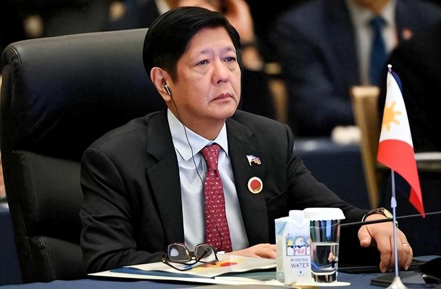 沉默24小时后，中方宣布援菲	，受灾人数超百万，马科斯被要求辞职