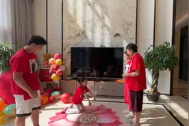 王楠过年儿女磕头拜年，海南别墅奢侈，1米8儿子健硕，郭斌变娇小图片