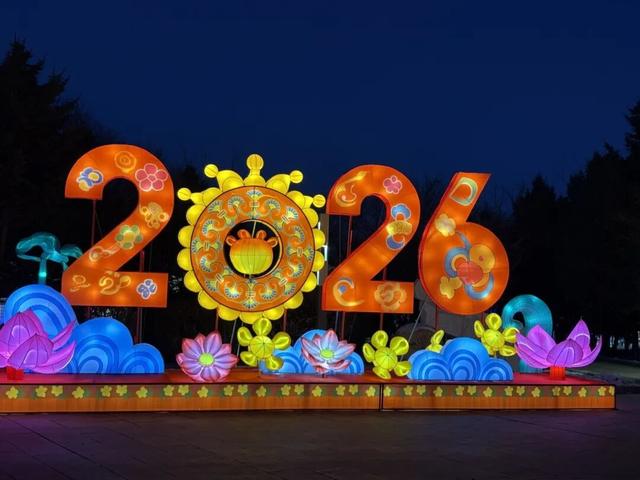 开园啦！去这里，看冰雪“七十二变”→