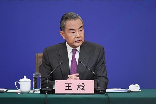 韩国特使团抵达北京，向中方再递出一张请帖，王毅特意点出一件事