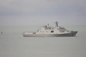 美媒：中国两栖舰装备激光武器图片