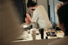 成功卫冕金腰带！张伟丽“像水一样”格斗图片