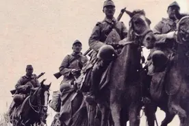 原来日军也有折叠式三棱刺刀？居然还是让骑兵来用？图片