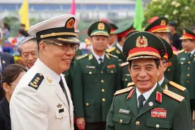 董军抵达越南，越方高规格接待，中越谈得很彻底，越防长笑容满面图片