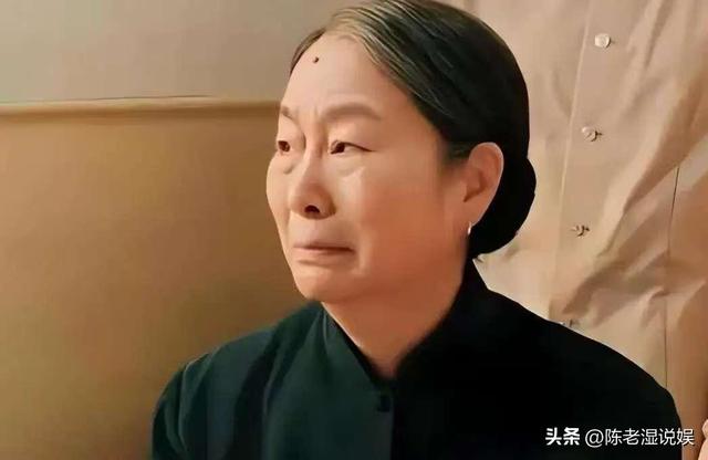 姜还是老的辣！婚内出轨、污蔑前夫三十年	，70岁奚美娟"人设崩塌"