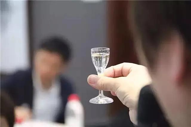3分钟品鉴海之蓝，每个人都可以是白酒品鉴官
