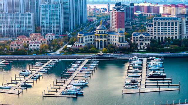 来灵山卫街道赏秋，邂逅星光岛梦幻山海诗画，五彩斑斓美得惊艳