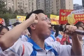 你火了!高考宣誓喊的太用力变“呕吐哥”网友:当场遭到誓词的反噬图片