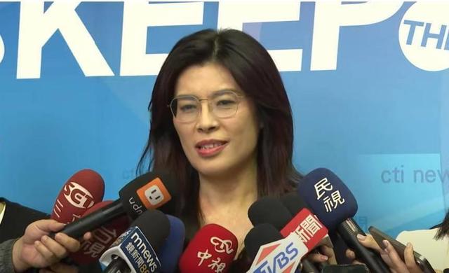 不装了？面对解放军武力夺台，郑丽文语出惊人，喊出“武力保台”