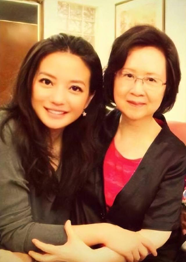 封杀四年，49岁赵薇突传消息，因胃癌去世传闻5个月前就真相大白