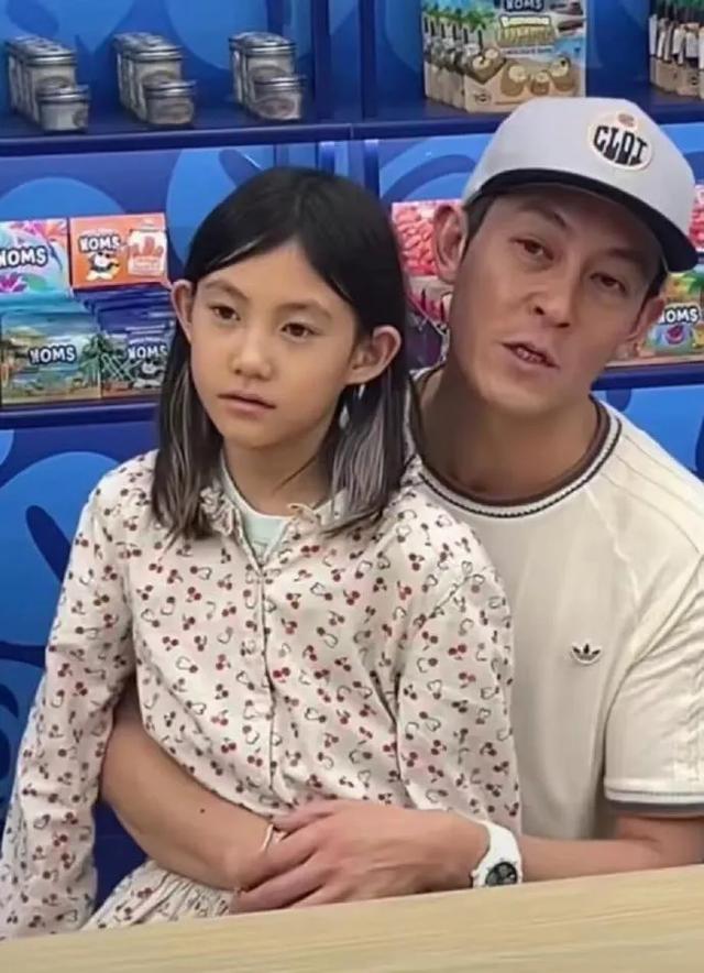 陈冠希女儿完全继承了父亲的美貌，长大后一定是个美女！ ​​​