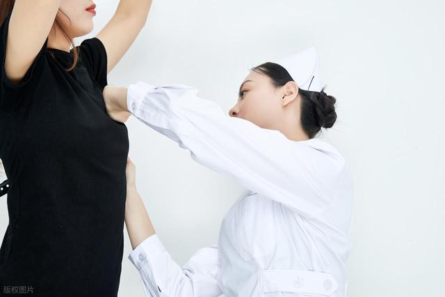 乳房总胀痛、摸到硬块？或许是3种常见乳腺疾病发出的信号