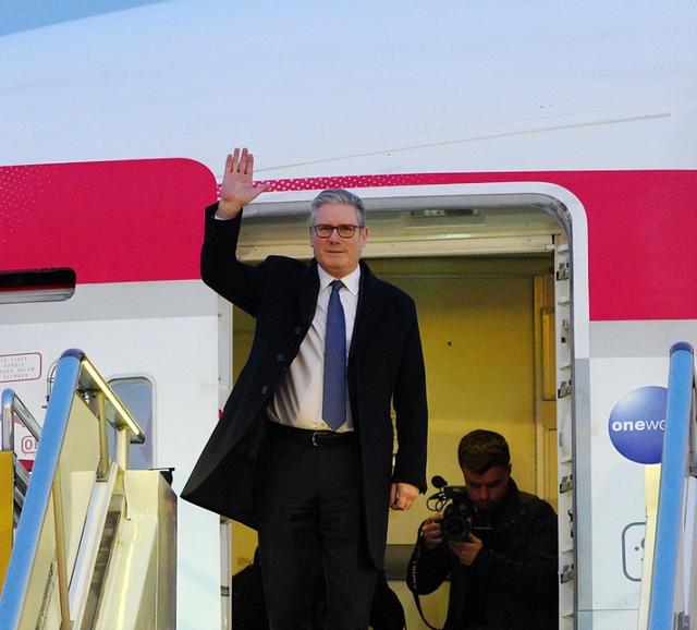 中英谈妥，斯塔默到了故宫	，离开人民大会堂前，就港台问题表了态