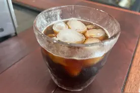 一杯冰美式，真的能缓解更年期带来的燥热感图片