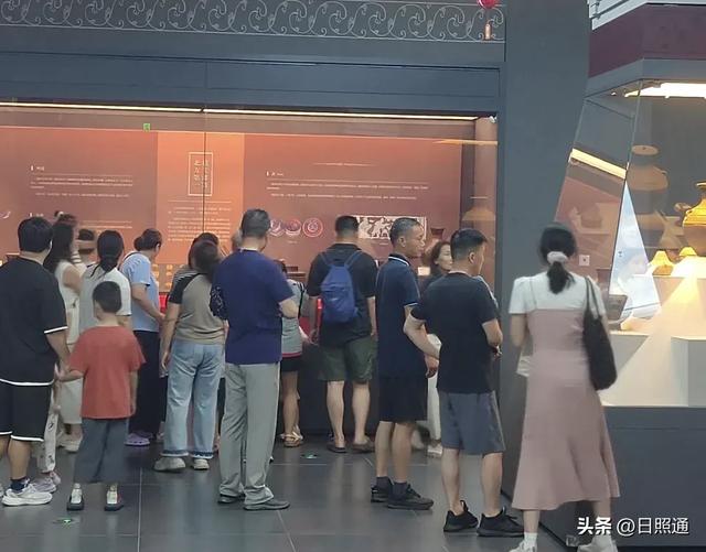 日照博物馆爆满破纪录!单日1.5万+游客涌入,文化狂欢引爆暑假!