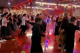 成都舞厅的稳定运行成了提升夏日经济和夜经济活力的助推剂图片