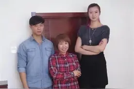 14年东北小伙娶1.97米女篮巨人，不介意比自己高，公婆为她拆房门图片