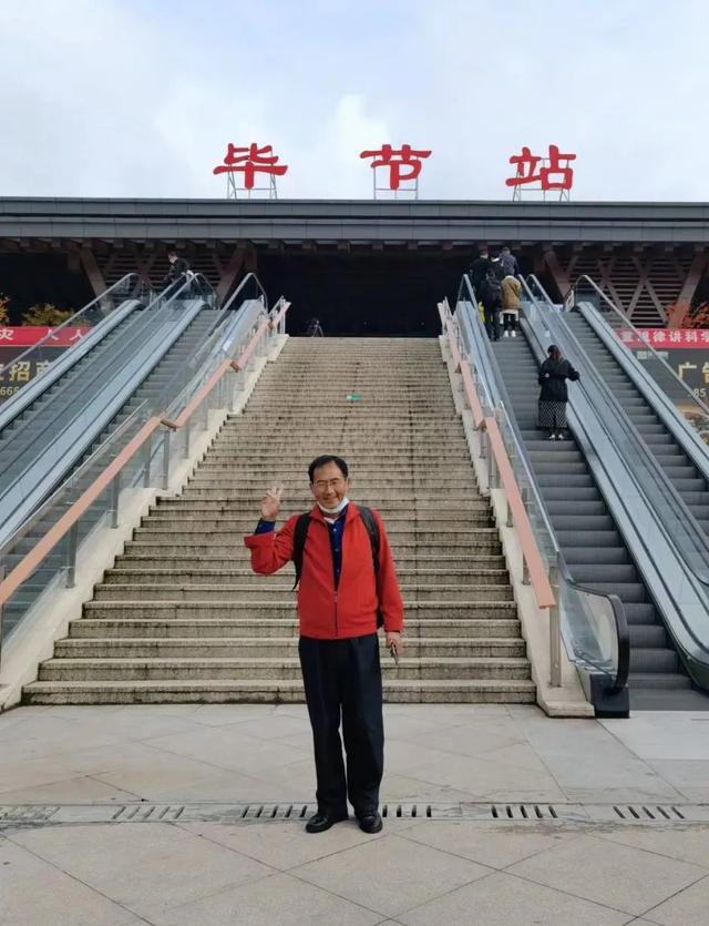 格桑花是西藏军旅的象征,凤凰花是战友深情的见证