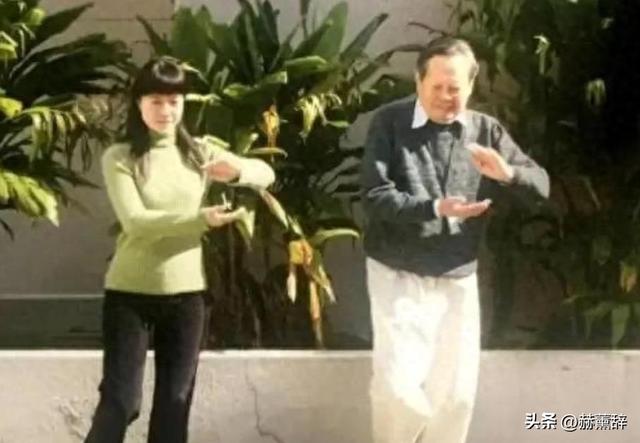 已证实杨振宁长子去世	，看49岁翁帆现在做的事 才知道我们误会她了