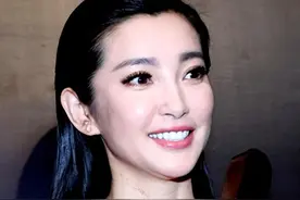 2008年，李冰冰四次讨要奔驰，遭负责人婉拒后，又被奔驰高层打脸图片