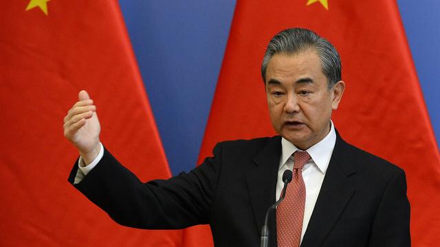 边反华边求稀土技术？德外长闯祸后主动来电	，王毅接通只讲一件事