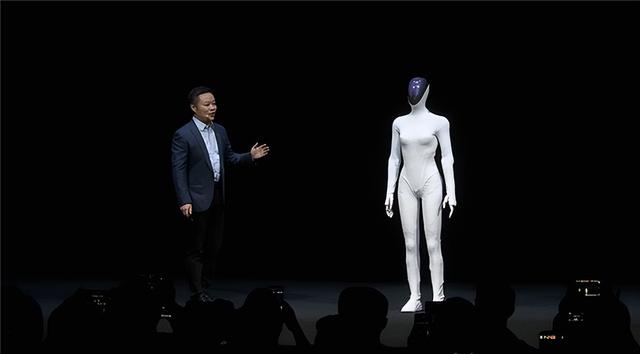 会走猫步！小鹏发布新一代人形机器人IRON：用上全固态电池