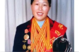 19岁女孩被迫嫁到荒漠 , 多次逃离未果 , 15年后国家为她颁奖 , 为何？图片