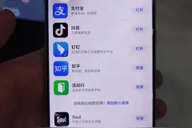 微信正在适配“纯血鸿蒙”，敬请期待图片