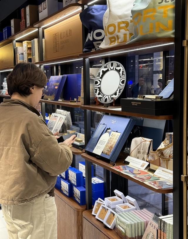 上海不只有LV巨轮，苏州河畔，一艘书香文化大船“起航”