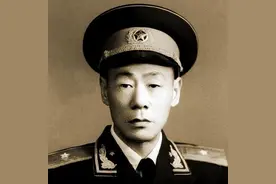 杜平调南京军区当政委，有人担心他与许世友合不来，杜：我有妙招图片