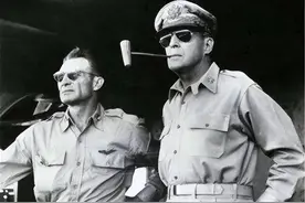 麦克阿瑟晚年感慨：谁要想和中国陆军开战，纯属脑子有病图片