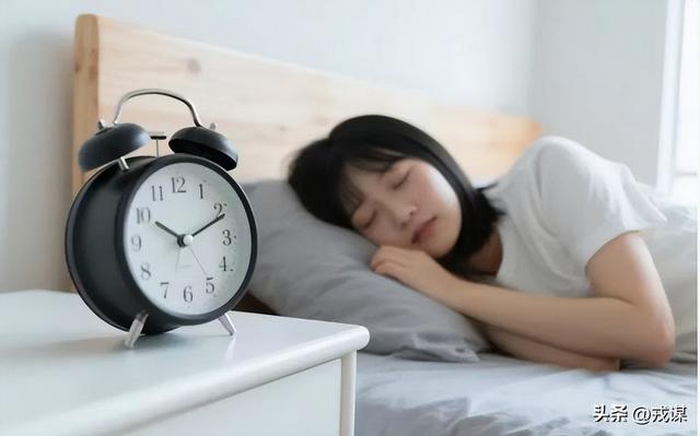 为啥在沙发上睡着容易，在床上睡觉却很难？问题出在“焦虑”上！