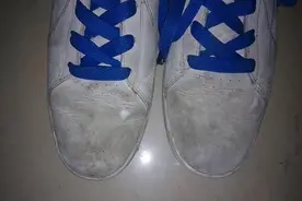 白鞋脏了特别不容易清洗，有什么办法可以让脏了的白鞋变白？图片