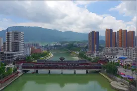 印江8公里河道上有8道拦水坝，正在拆除，江景房变“溪景房”图片