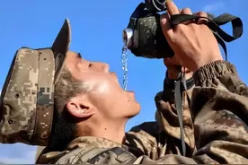 小装备见证大国崛起：解放军军用水壶，几十年里经历了哪些变迁？图片