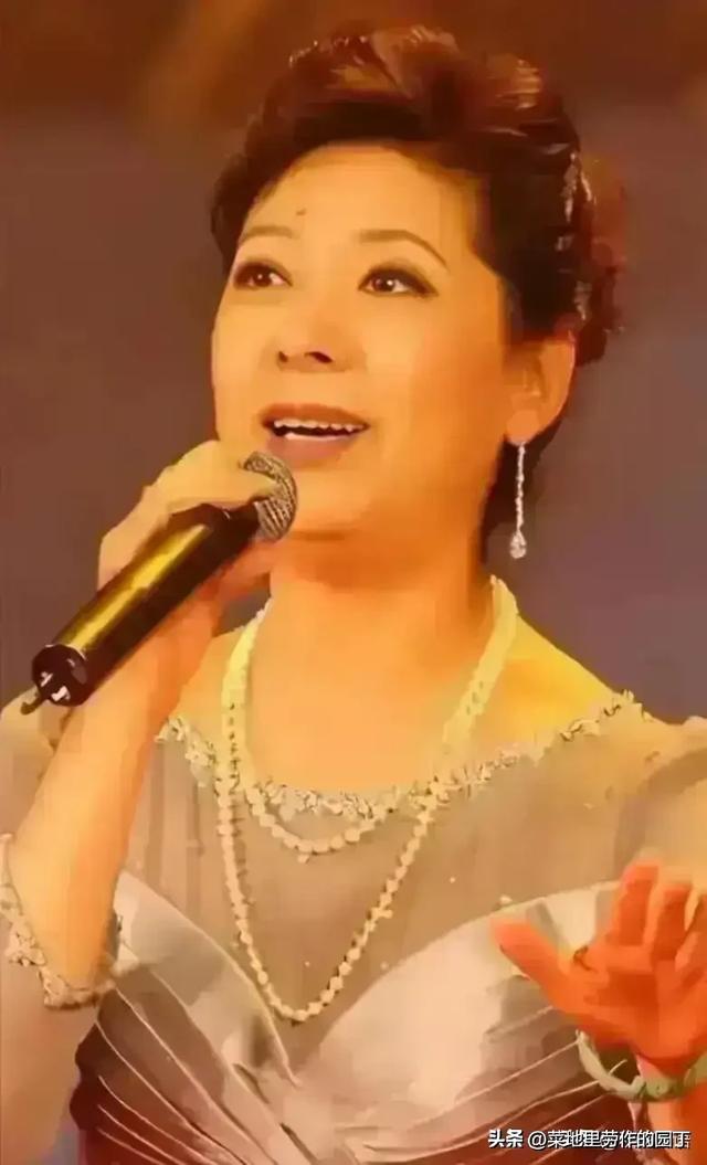 国家一级演员 女中音歌唱家 关牧村