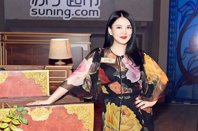 身价过百亿，坐拥北京一条街，出门私人飞机	，京圈内的富婆都有谁