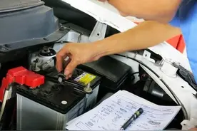 要想汽车电瓶耐用，请牢记住以下几点，你的电瓶也能使用6年以上图片